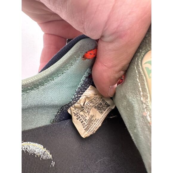 Nike LeBron XVIII 18 GS We Are Family CW2760-300 Youth Size 3.5Y - Picture 8 of 8